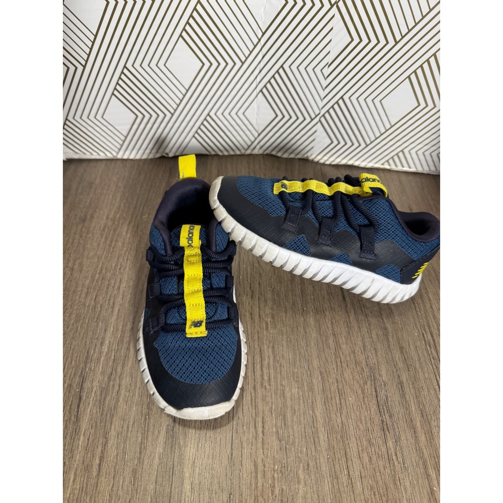 New Balance Kids Navy Blue‎ Yellow Slip On Sneakers Athletic Shoes
Size 8